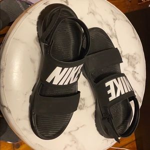 NIKE SANDALS
